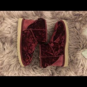 Ugg boots short red velvet